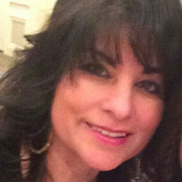 Meet your Posher, Gloria - Picture 1 of 2